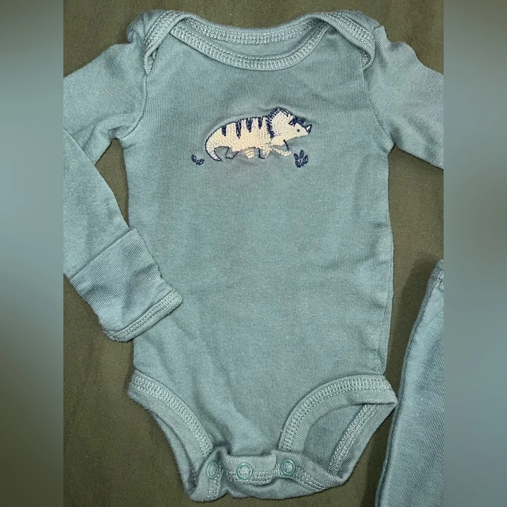‼️NWOT: Carter’s Matching Dino Set - NB